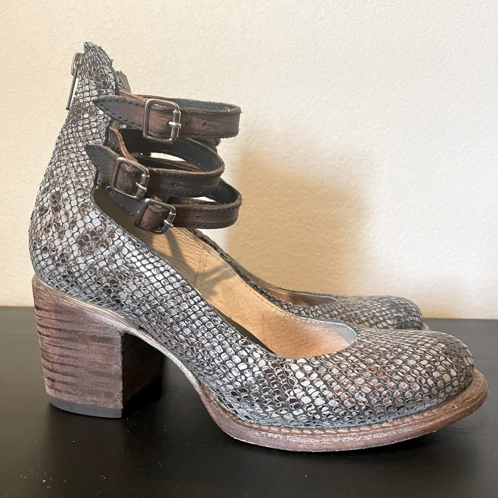 Freebird - Randi BLUE SNAKE size 7 🐍